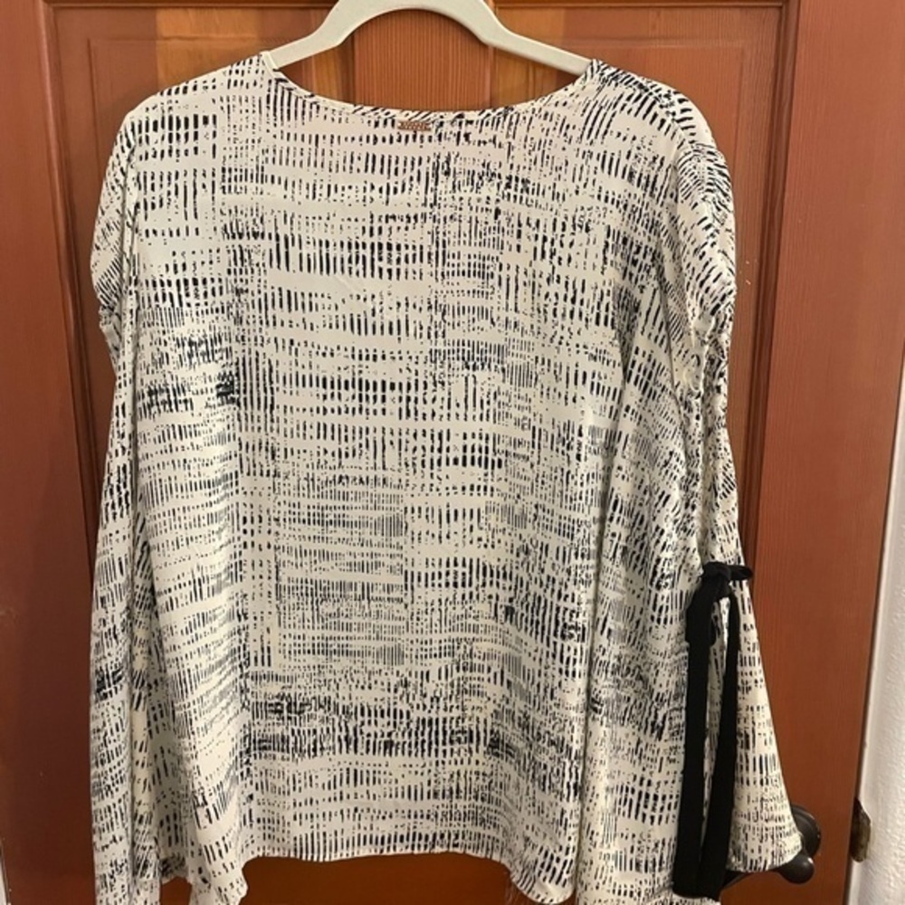 Ivanka Trump blouse — split shoulder, trumpet sleeve - Picture 7 of 7